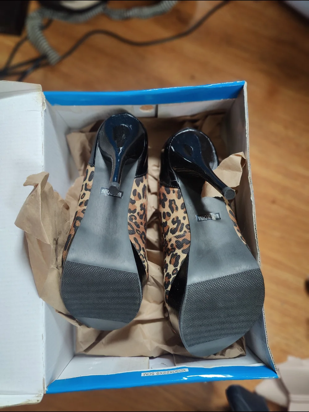 De Blossom Collection Leopard Print Peep-Toe Platform Heels - Tan & Black